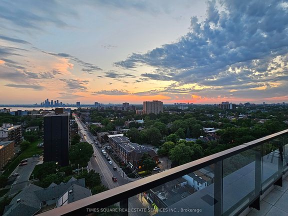 3rd image of 270 Dufferin St #Penthouse 12