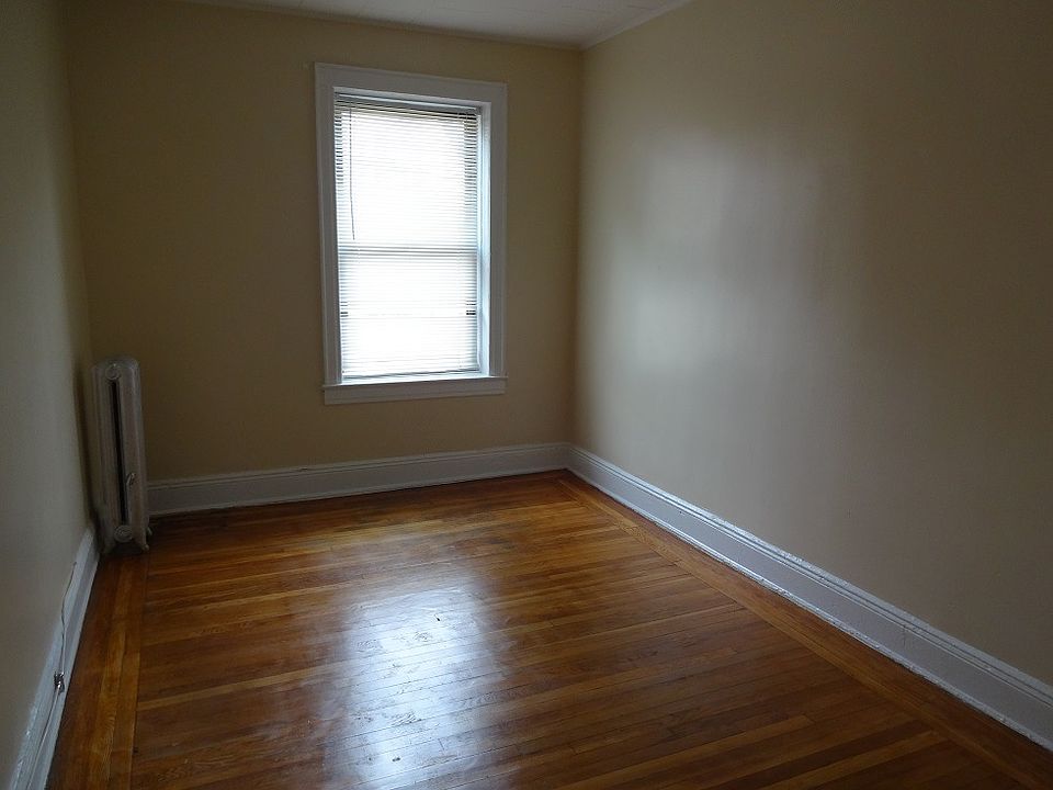 2nd image of 11853 Metropolitan Ave APT 4D