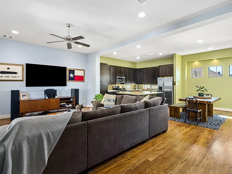 1720 Live Oak St — Photo 13