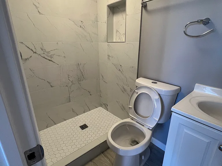210 E End Ave #2B — Photo 15