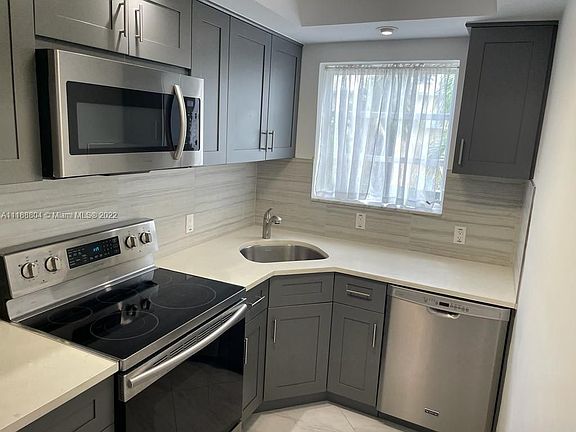 5th image of 910 Jefferson Ave APT 3E