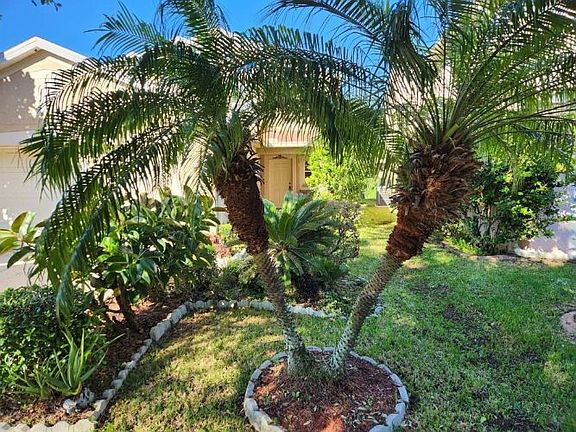 2nd image of 11527 Hammocks Glade Dr