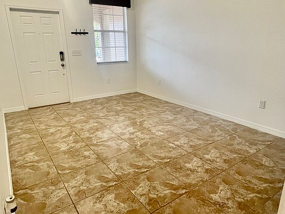 4th image of 10773 Savannah Landing Cir