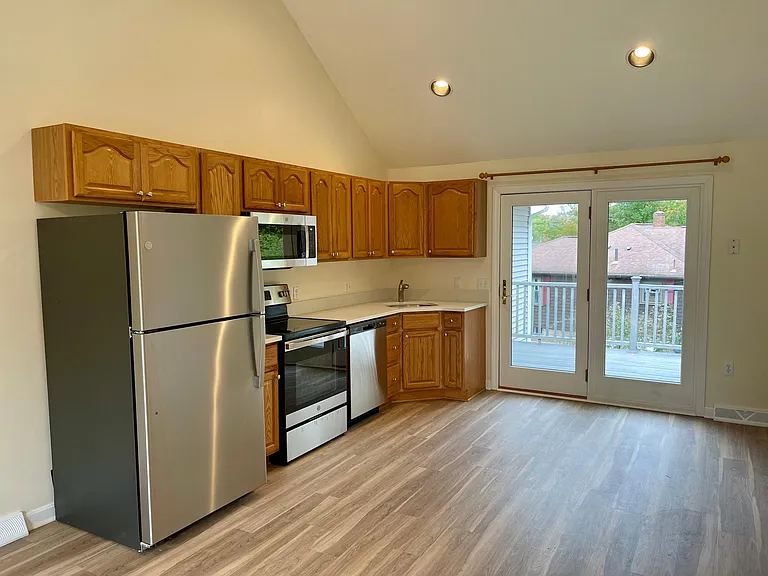 7 Prospect Ave #R — Photo 2