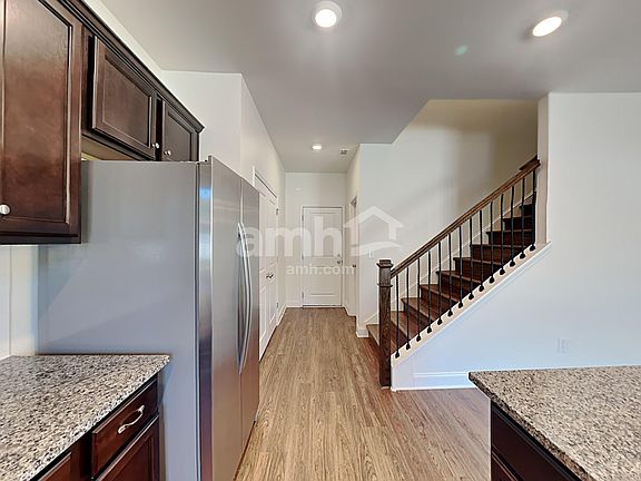 4th image of 606 Lake Vista Ct