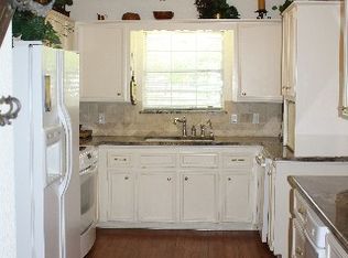 1407 W Pietzsch St, Bartlett, TX 76511
