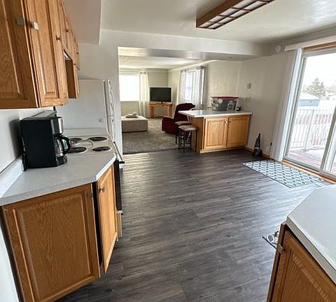 3rd image of 302 39th Ave E #A
