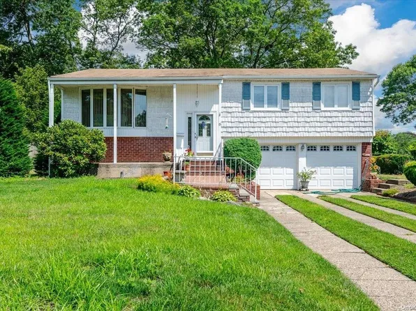 15 Stuyvesant Lane, Smithtown, NY 11787