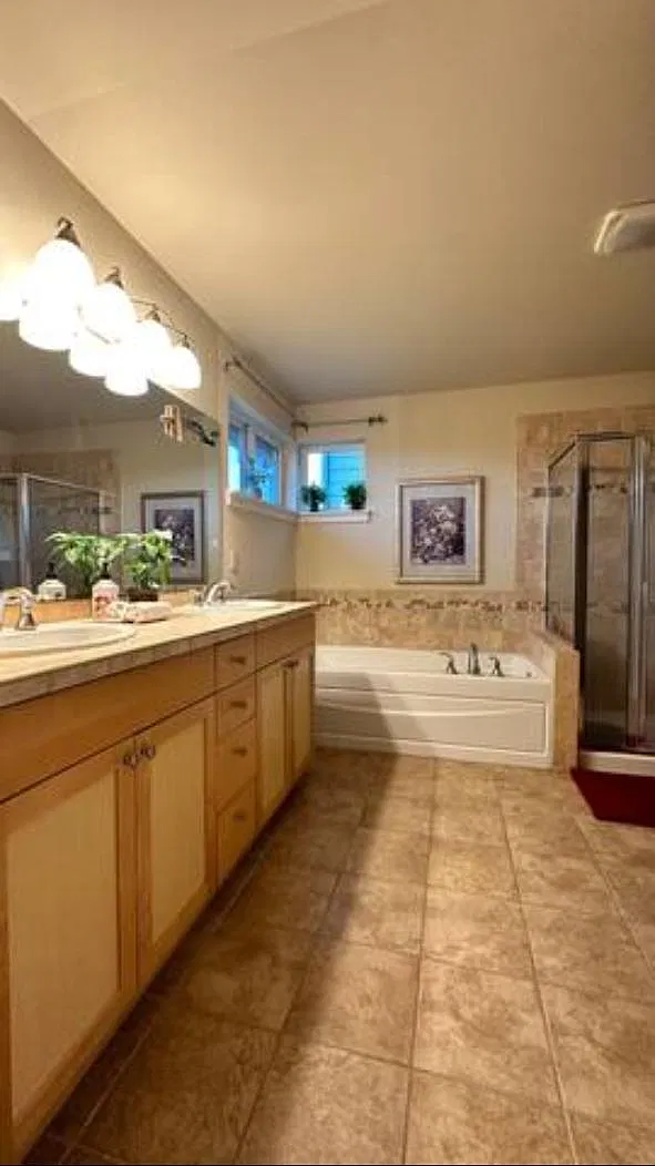 3 bed, 3.5 bath, 2440 sqft, $4,450 — Photo 2