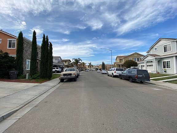 5th image of 1588 Tamarisk Ln