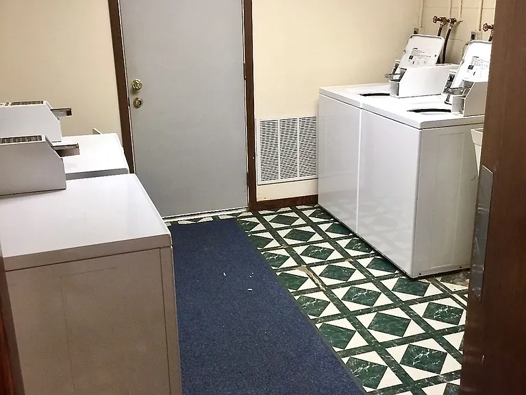 230 Oakwood Ave — Photo 4