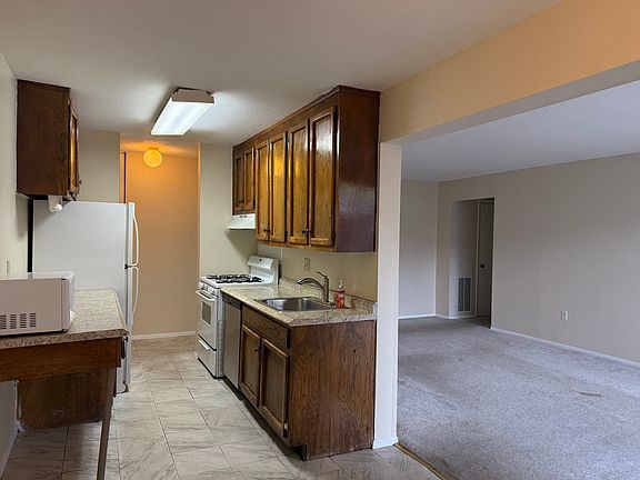 2nd image of 16 Shrewsbury Green Dr Unit D