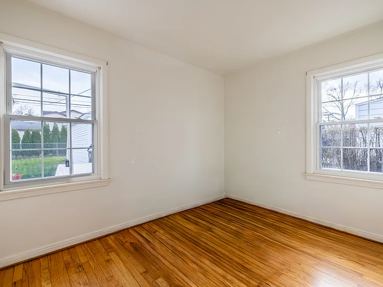 1423 Hollywood Ave — Photo 9