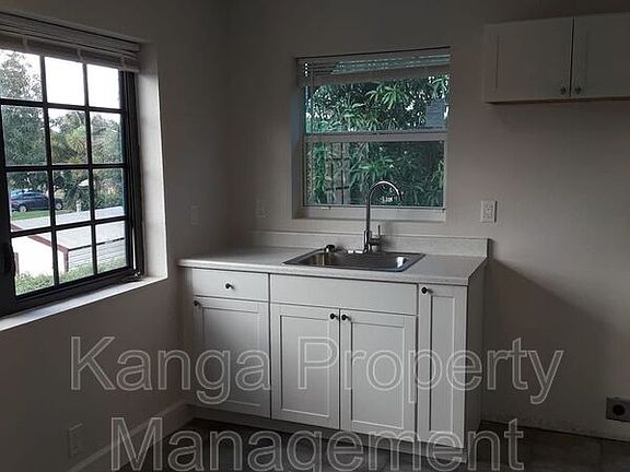 5th image of 1400 W 28th St Unit 2