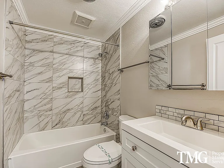 11114 NE 48th Cir #D — Photo 12