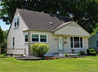 32469 Rosslyn Ave, Garden City, MI 48135