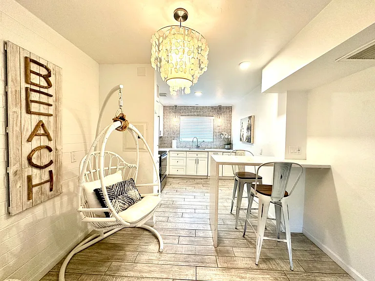 1 and 2 Bedrooms Great Location with Community Pool and Onsite Laundry! 1/2 of Mile from U of A — Photo 48