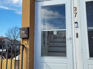 37 Cedarwood Ct, Staten Island, NY 10303