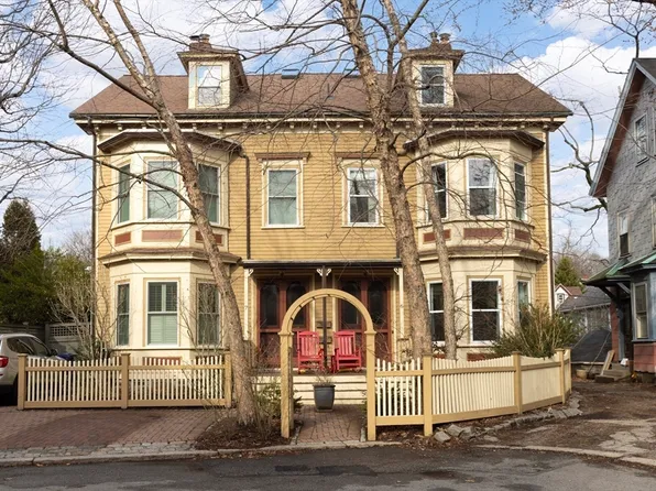 6 Warren Sq #2, Jamaica Plain, MA 02130