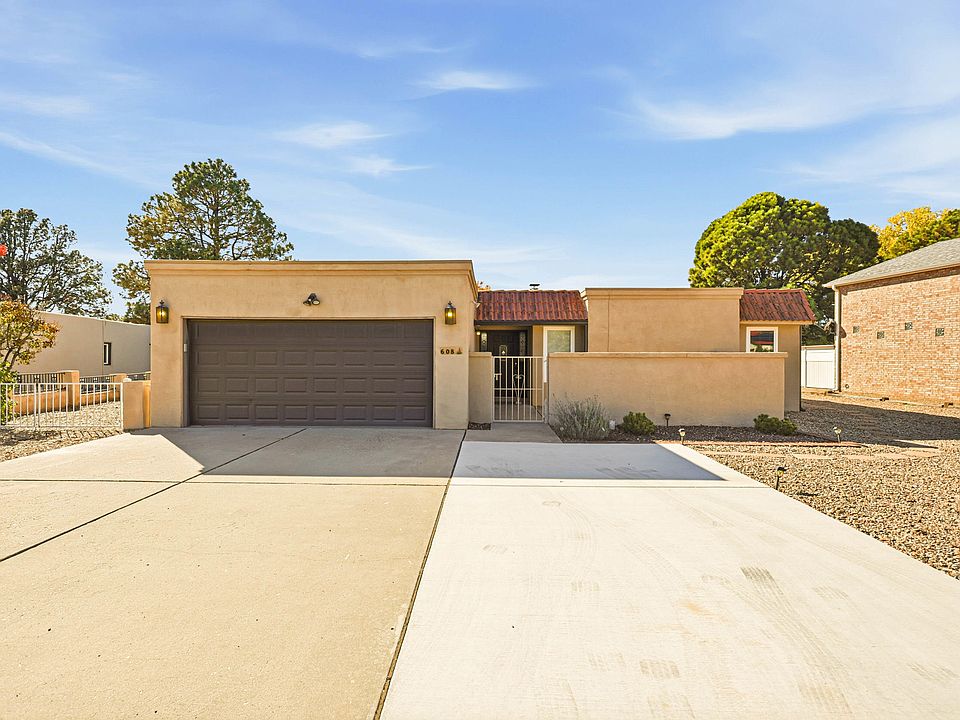 1st image of 608 Willowbrook Ln