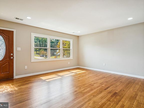 5th image of 2341 W Longview Dr
