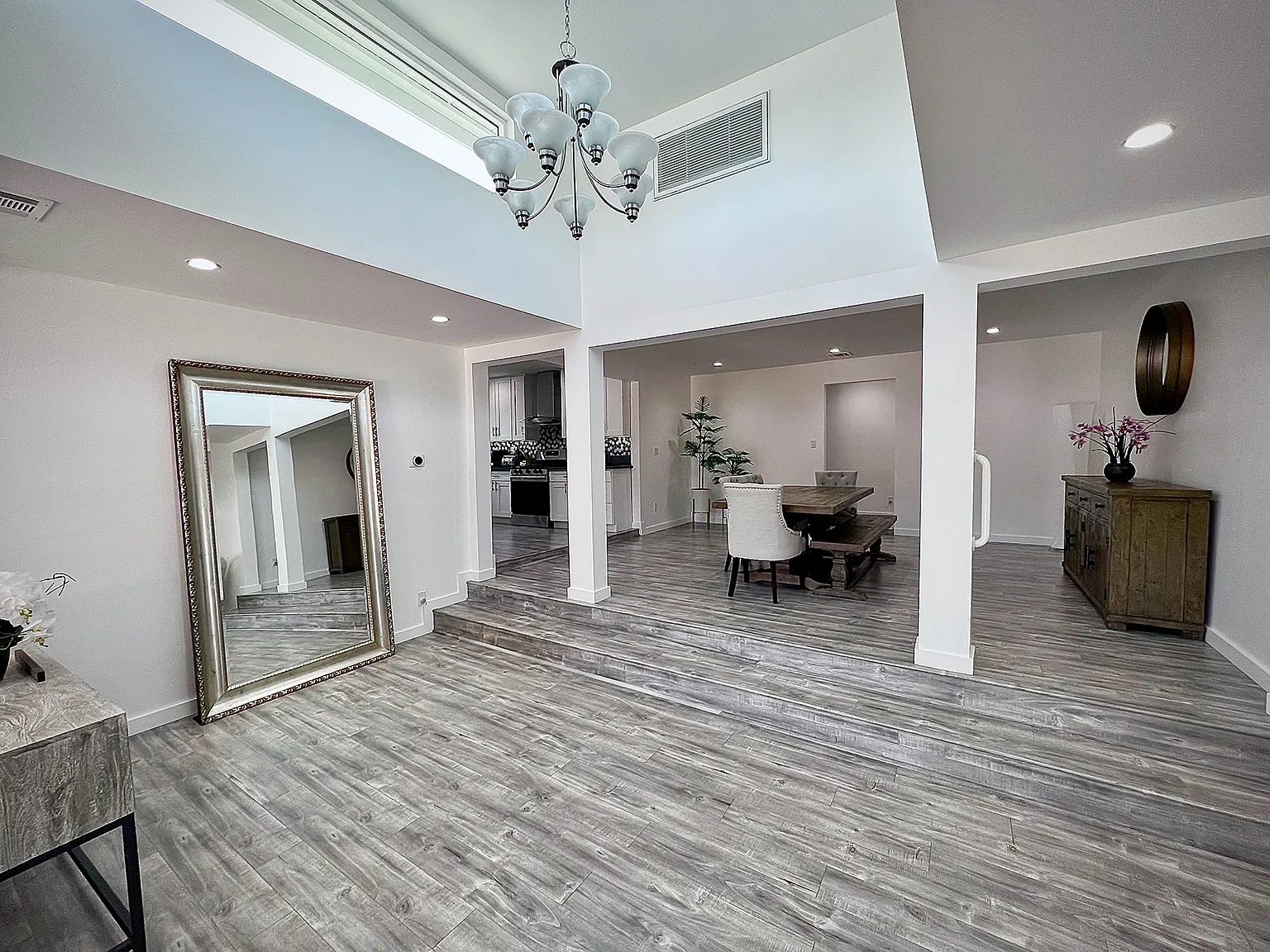 4 bed, 2038 sqft, $5,500 — Photo 3