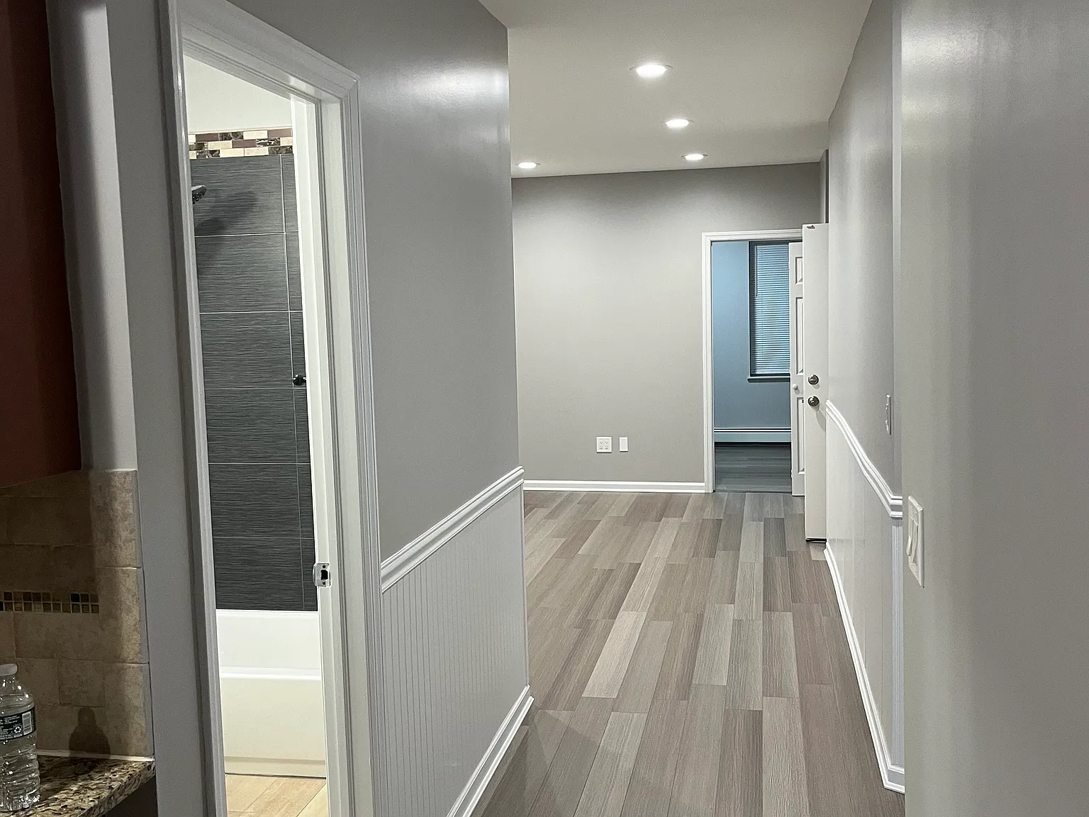 3 bed, 900 sqft, $3,000 — Photo 4