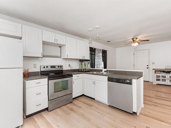 5th image of 172 Hudson Ave