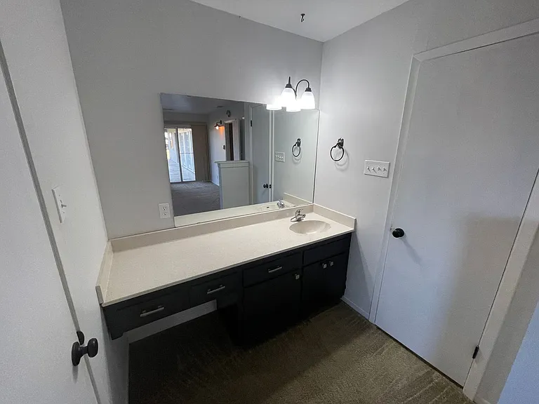 552 Lawson Ln — Photo 13