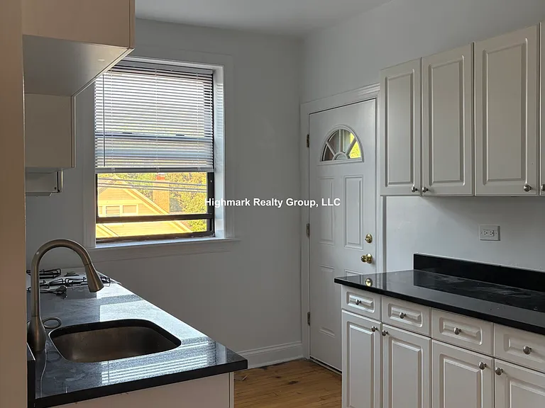 927 Forest Ave #4N — Photo 1