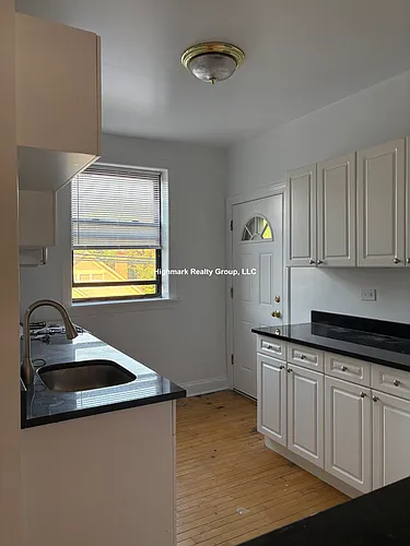 927 Forest Ave Photo 1
