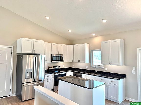 5th image of 300 Jo Ln