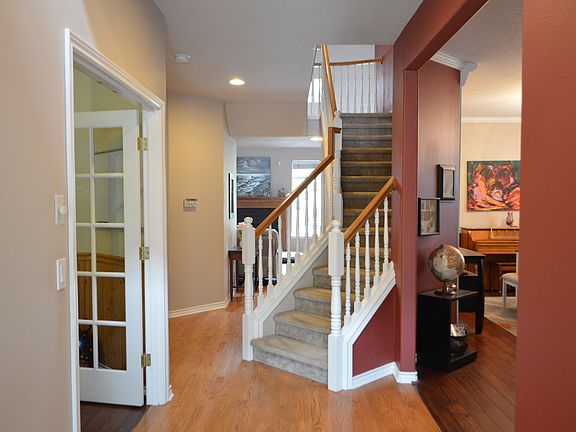 Entry- hardwood throughout