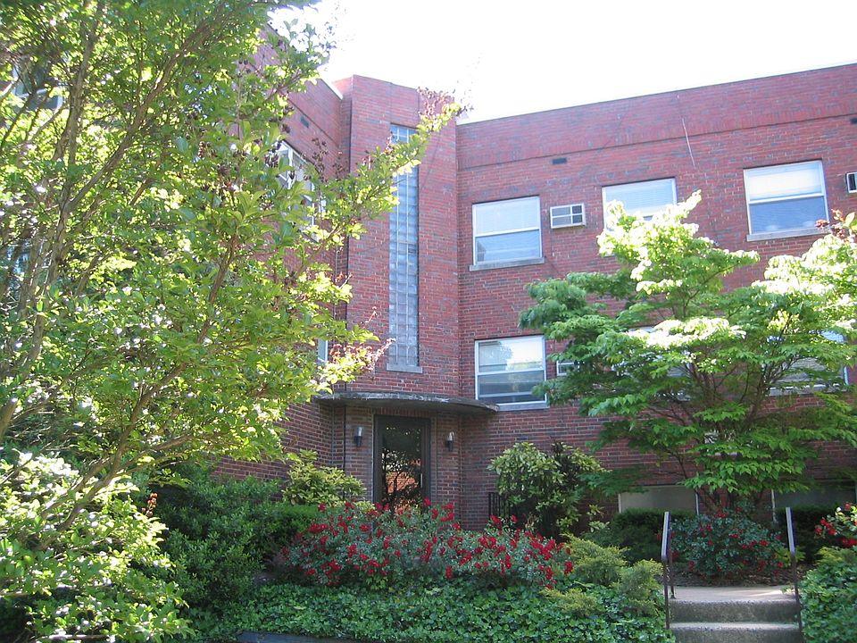 2nd image of 2424 16th St N APT 5