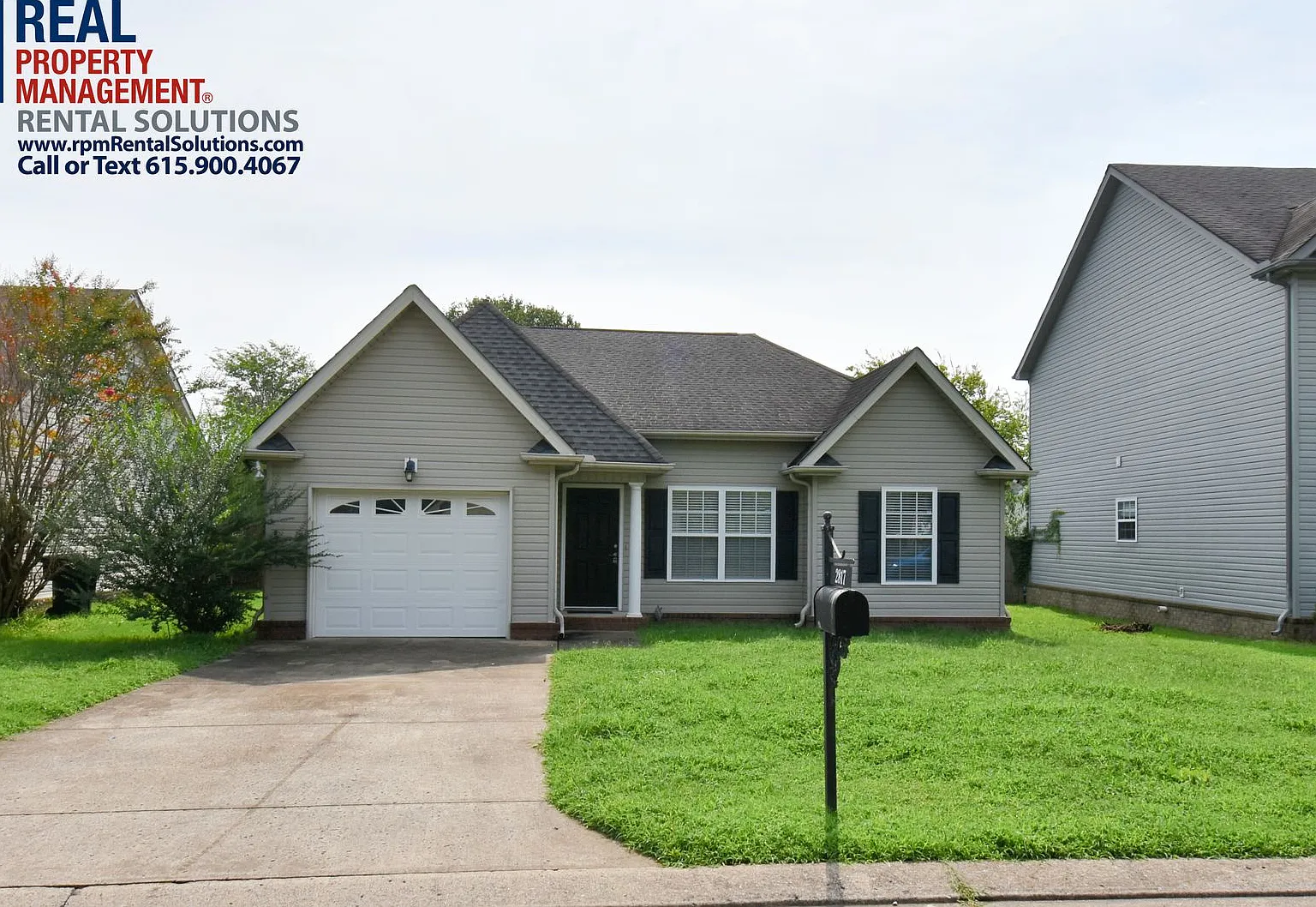 Adorable 3bd 2ba home with attached garage and fenced in back yard! — Photo 1