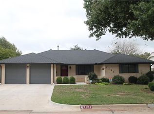 2104 Bellaire Dr, Moore, OK 73160