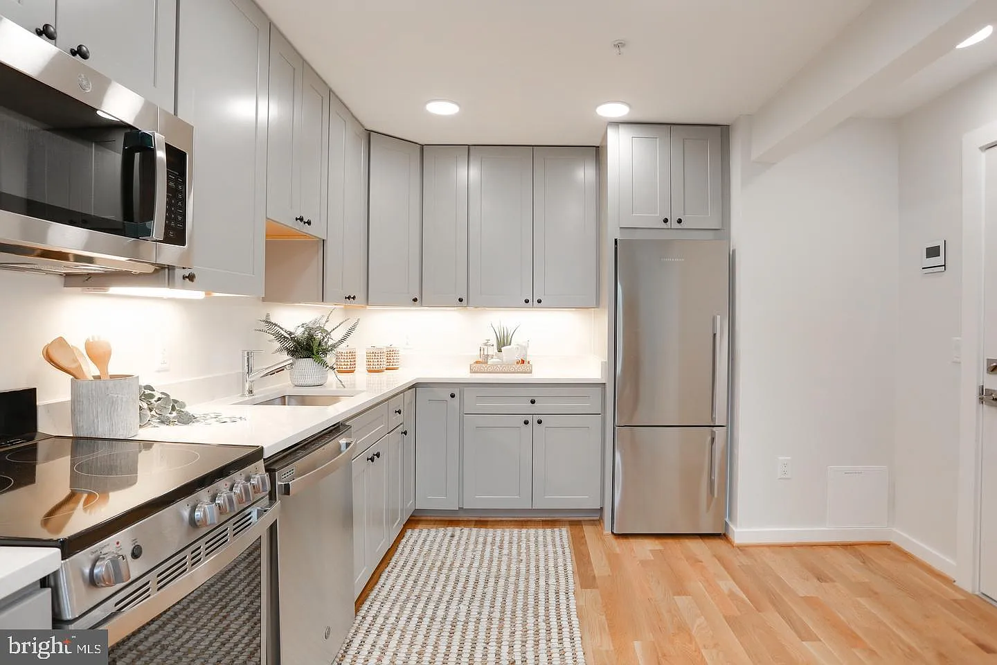 1 bed, 1.0 bath, 540 sqft, $2,050 — Photo 2