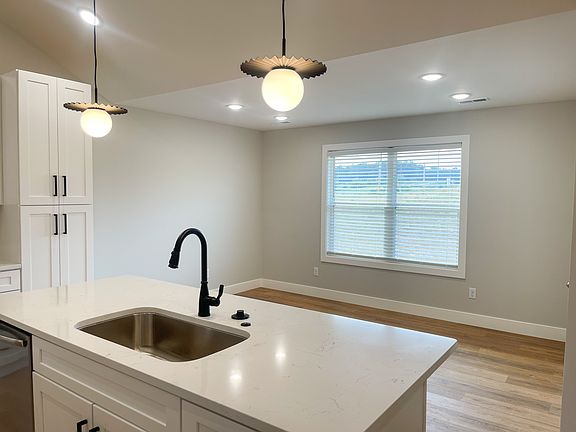 5th image of 19 Creekside Way #1