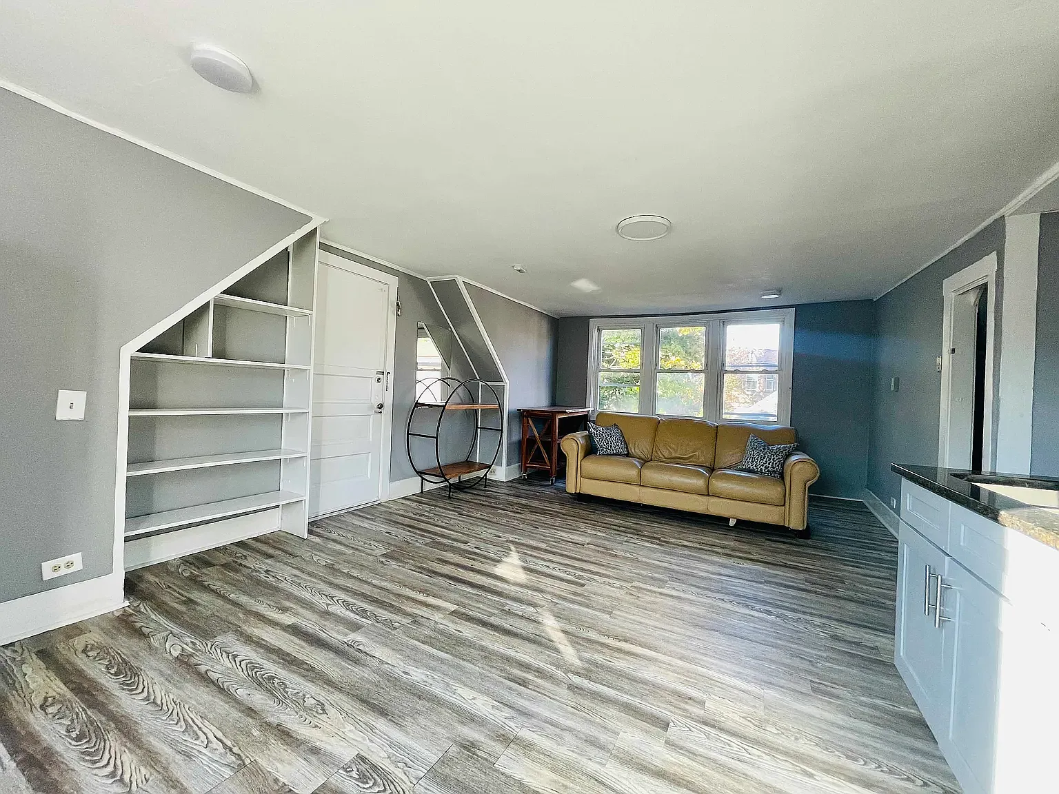 2 bed, 1000 sqft, $2,200 — Photo 3