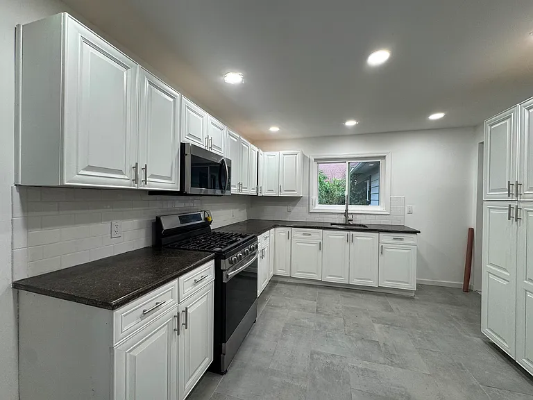 1319 Bryn Mawr St #1 — Photo 5