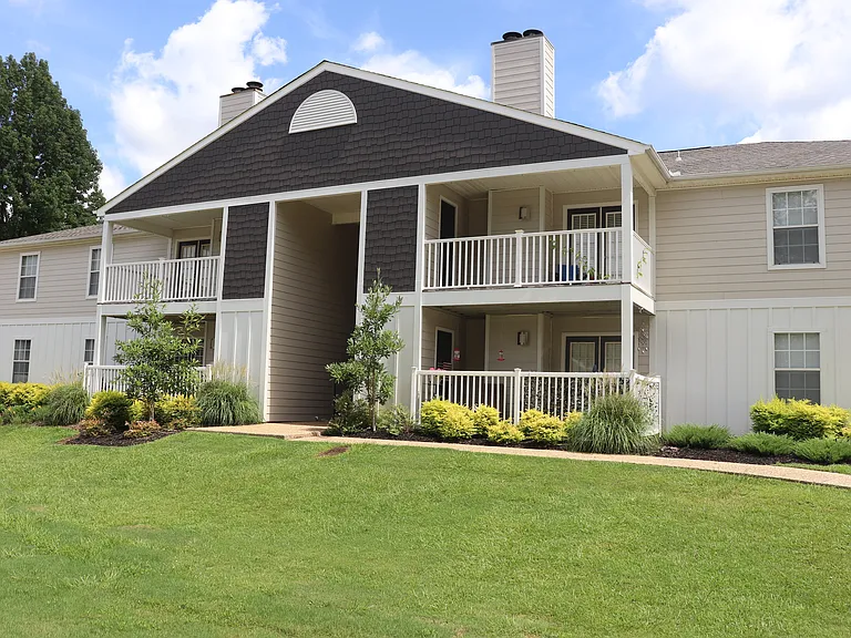 Laurelwood Apartment Homes — Photo 8