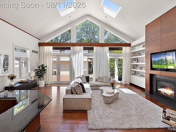 5th image of 559 Bennaville Ave