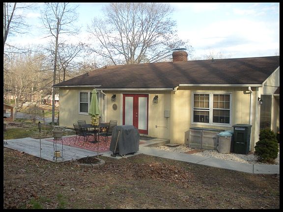 3rd image of 614 York Pl