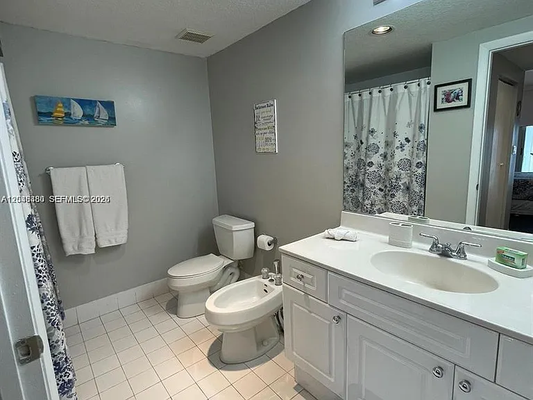 17050 N Bay Rd #407 — Photo 12
