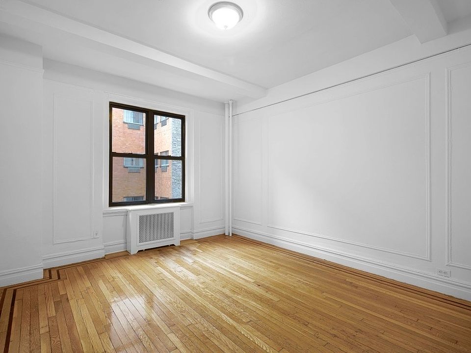 1st image of 208 W 23rd St APT 818