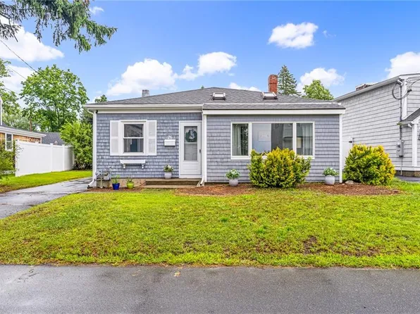 26 Bowden Ave, Barrington, RI 02806