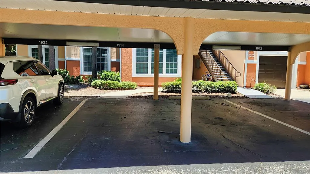 2 bed, 2.0 bath, 1089 sqft, $1,900 — Photo 2