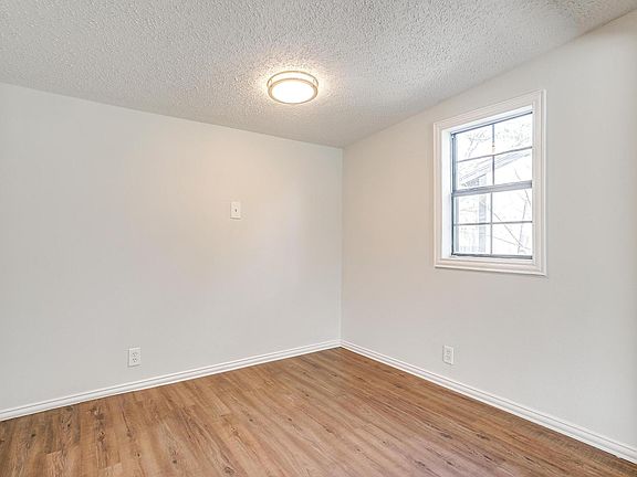 3rd image of 4216 Poinsetta Dr #C