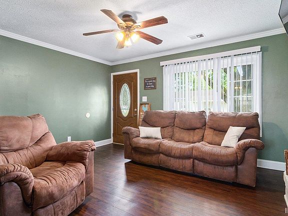 4th image of 701 Greenleaf Dr