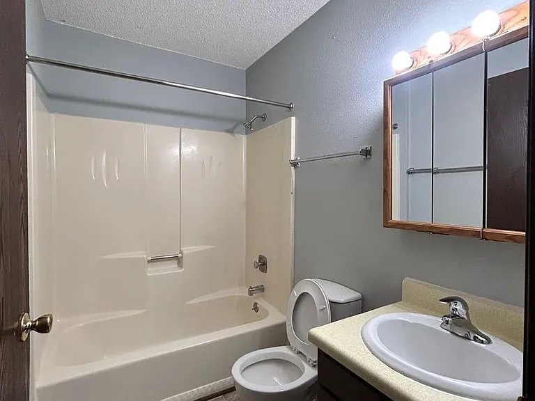 1055 Imperial Cir — Photo 8